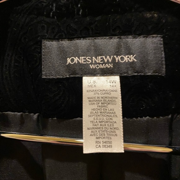 Gorgeous Black Velvet Blazer With Paisley Design. Size 14W - Picture 2 of 4